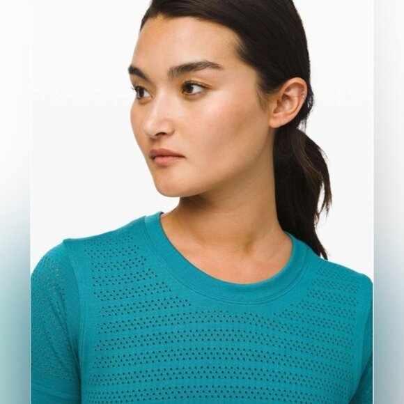 Lululemon Breeze By Short Sleeve Squad T-Shirt Perforated Ice Cave Aqua Blue 6 - Picture 3 of 16